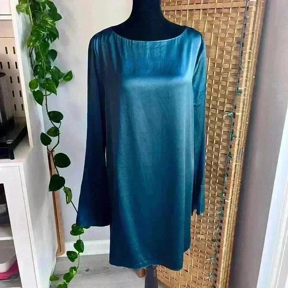 Madewell Shift Mini Dress in a Satin Dark Forrest Green - Picture 3 of 12